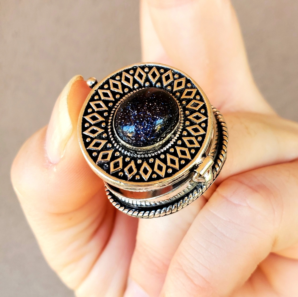 New Blue Sandstone Sunstone 925 Silver Poison Ring.